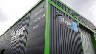 Climef / Enseigne en lettres découpés