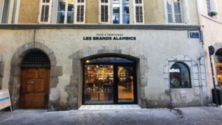 Les Grands Alambics / Enseigne