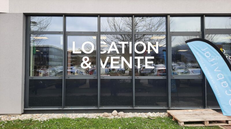 MArquage vitrine au Matériel Médical de Savoie