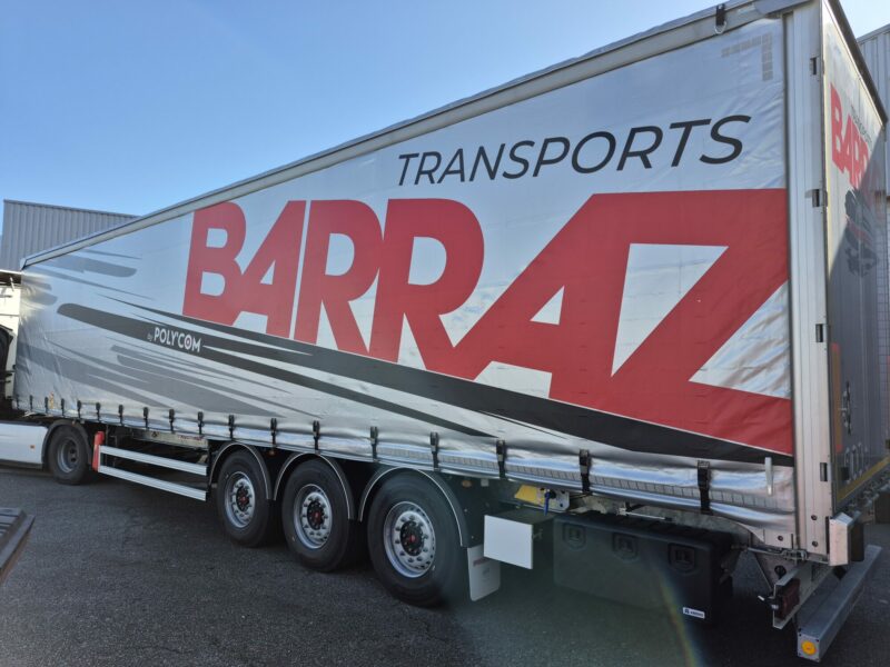 Marquage bâche poids lourd avec peinture au pochoir et encre de sérigraphie