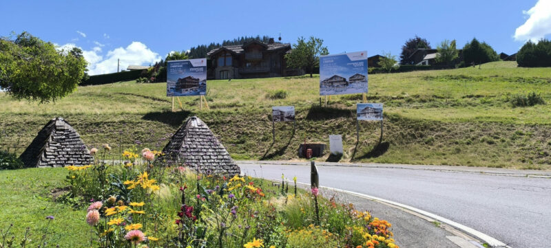 Villes et villages / Bâches et panneaux de promotion immobilière