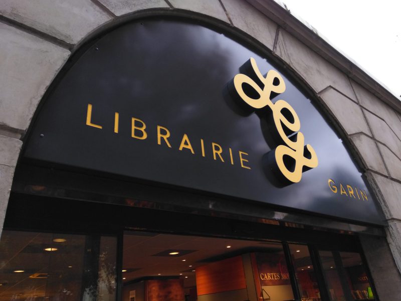 Librairie Garin / caisson RVB